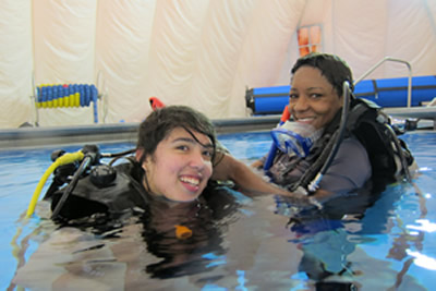 Samantha and Katherine demonstrate excellent buddy skills at a pool session in Tallahassee with SCUBA instructor Gabrielle